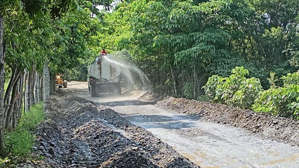 REHABILITAN CAMINO RODEO DE LA CRUZ-LA PIMIENTA, EN SAN MARTÍN CHALCHICUAUTLA