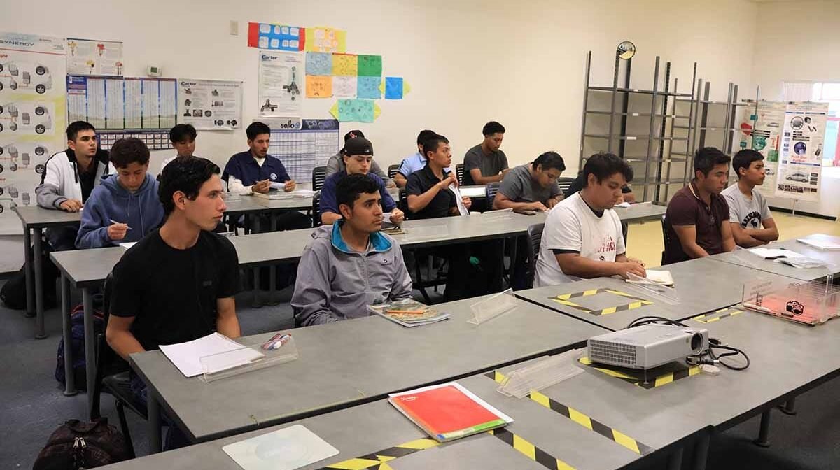 BRINDAN FORMACIÓN AUTOMOTRIZ A JÓVENES EN SITUACIÓN VULNERABLE