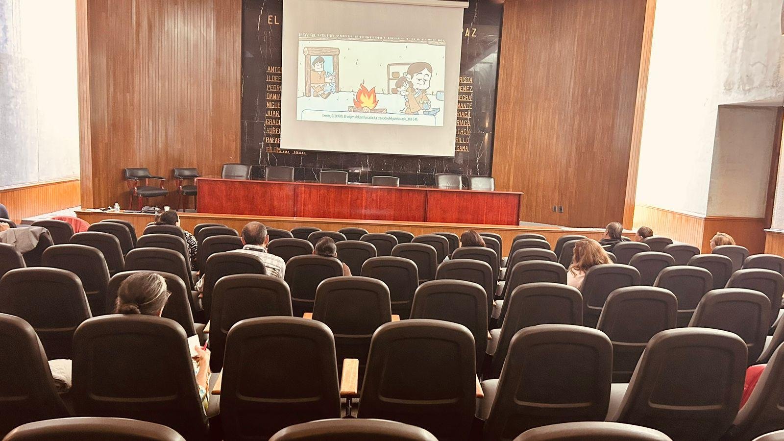 SERVIDORES PÚBLICOS RECIBEN CAPACITACIÓN EN PERSPECTIVA DE GÉNERO