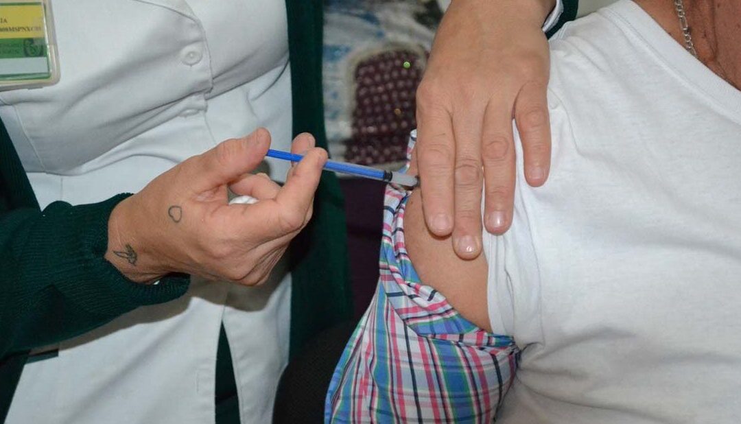 VACUNAN CONTRA LA INFLUENZA A PERSONAL DE GOBIERNO