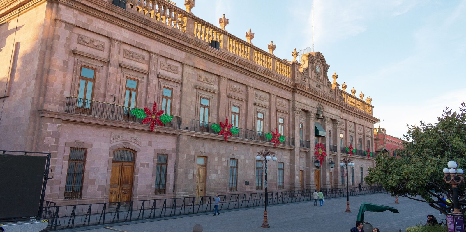 REALIZAN PAGOS DE AGUINALDOS A TRABAJADORES DEL ESTADO
