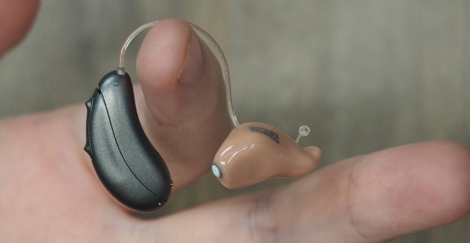 ENTREGAN APARATOS AUDITIVOS PARA PERSONAS CON DISCAPACIDAD