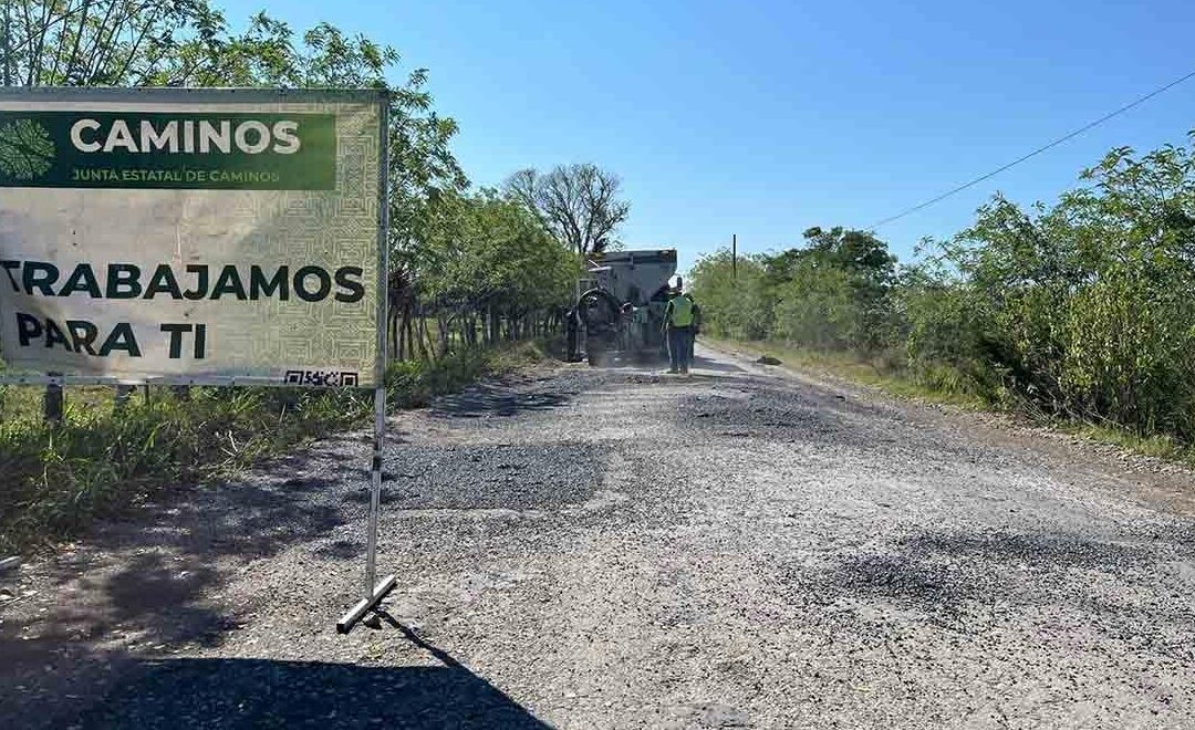 REALIZAN ACCIONES DE CONSERVACIÓN DE CAMINOS EN TAMUÍN