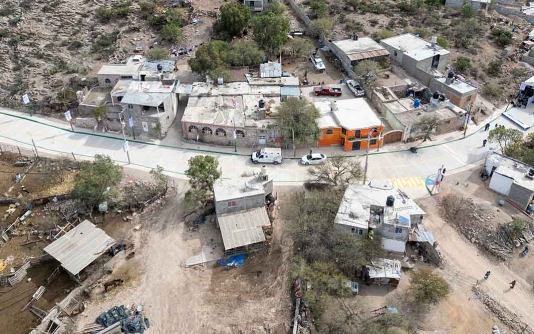 ENTREGAN OBRAS VIALES EN CERRO DE SAN PEDRO