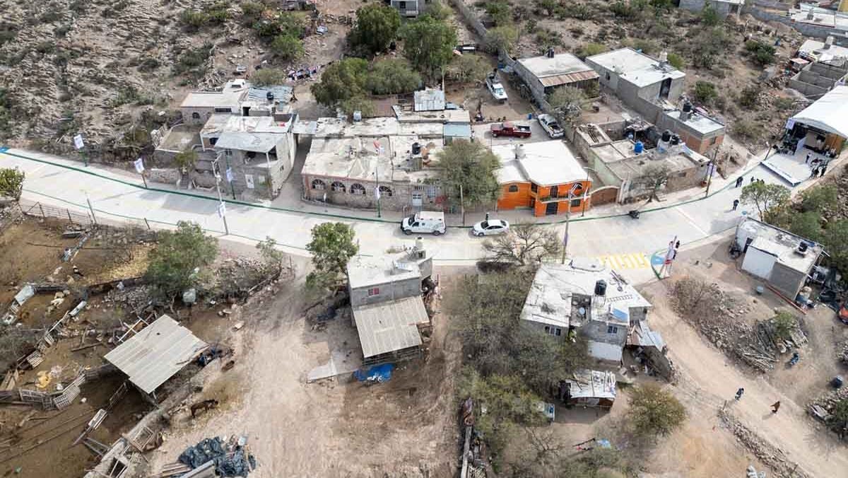 ENTREGAN OBRAS VIALES EN CERRO DE SAN PEDRO