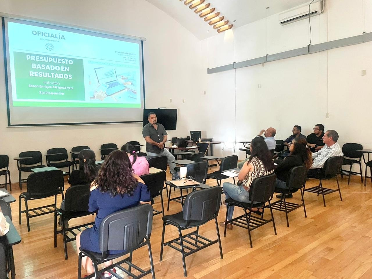 GOBIERNO FORTALECE LA PROFESIONALIZACIÓN DE SERVIDORES PÚBLICOS