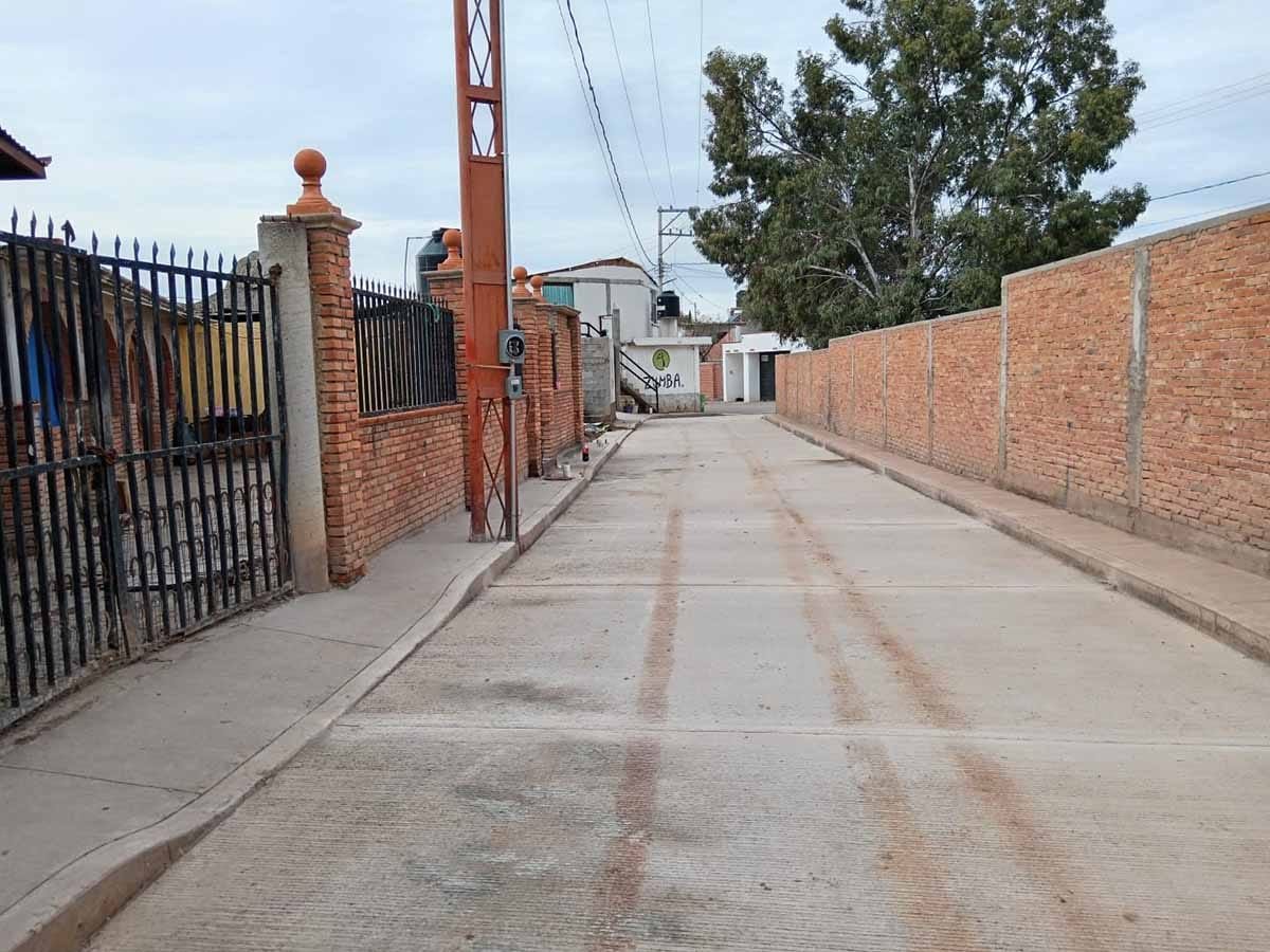 AVANZA REHABILITACIÓN DE CAMINOS EN CERRO DE SAN PEDRO