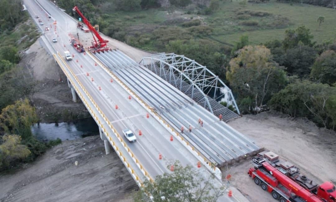 REINICIAN LOS TRABAJOS EN LA OBRA DEL PUENTE EL PUJAL EN VIA VALLES-TAMAZUNCHALE