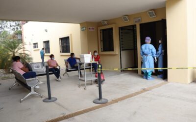 AUMENTAN CONTAGIOS, HOSPITALIZACIONES Y MUERTES POR COVID EN SLP