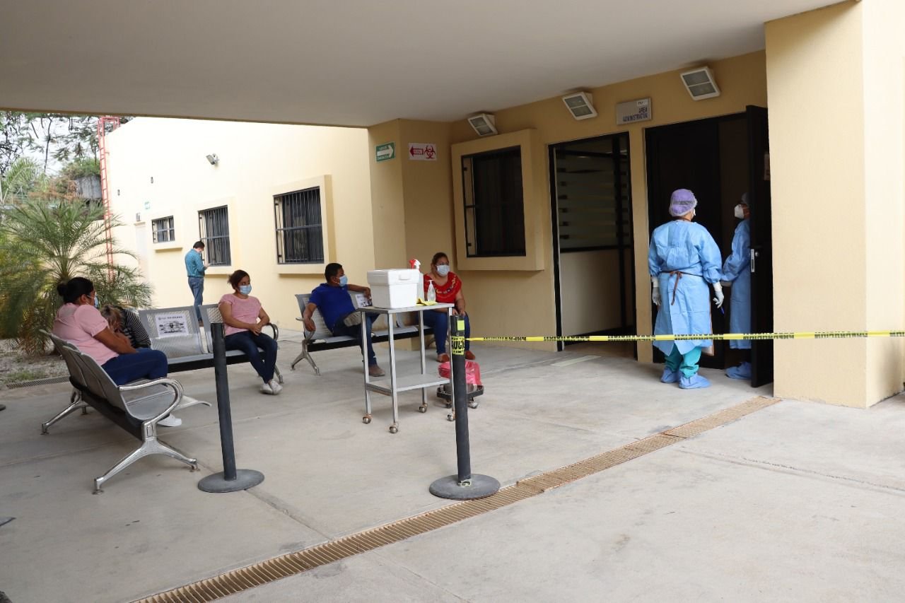 AUMENTAN CONTAGIOS, HOSPITALIZACIONES Y MUERTES POR COVID EN SLP