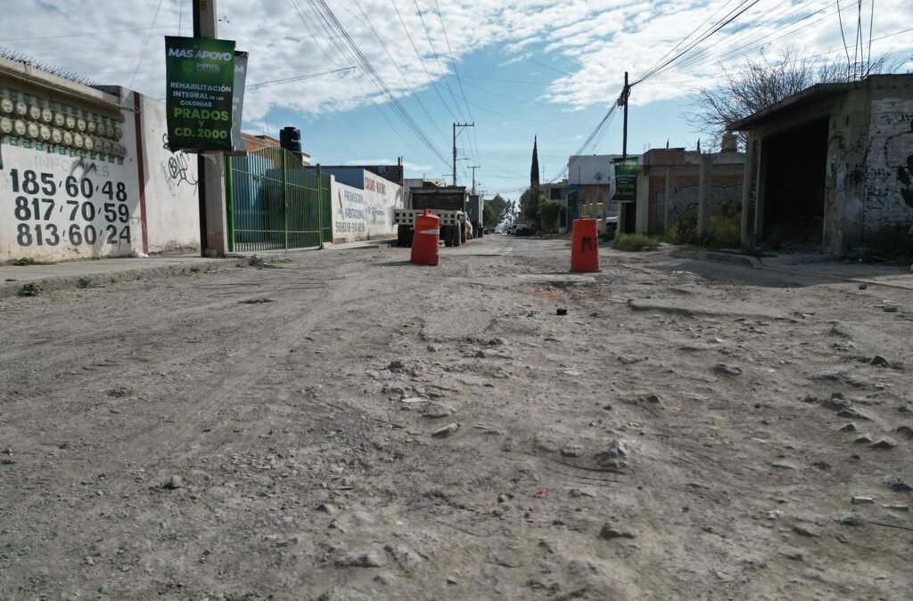 ARRANCAN OBRAS DE PAVIMENTACIÓN EN PRADOS DE SAN VICENTE Y CIUDAD 2000 DE LA CAPITAL POTOSINA