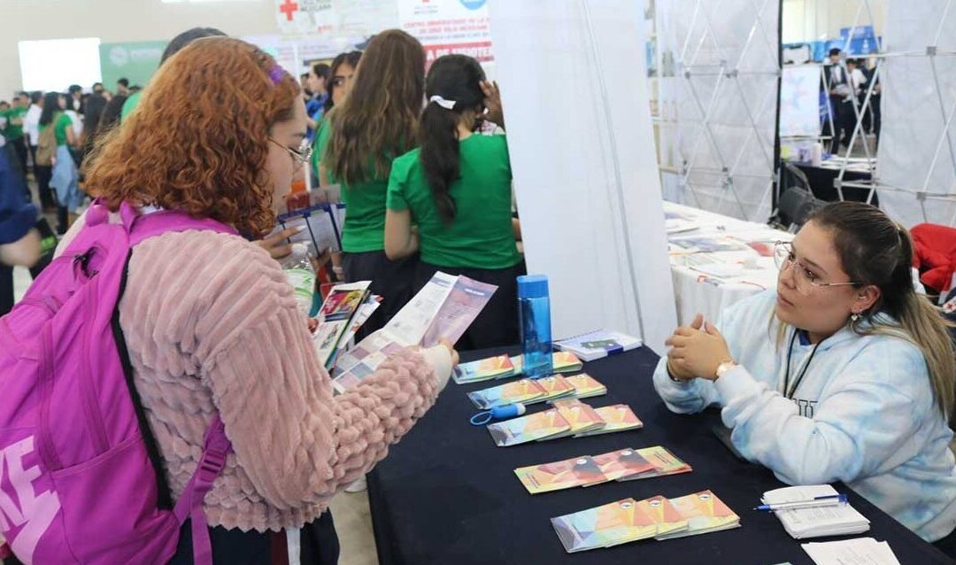 SE LLEVA A CABO FERIA DE UNIVERSIDADES EN LA FENAPO