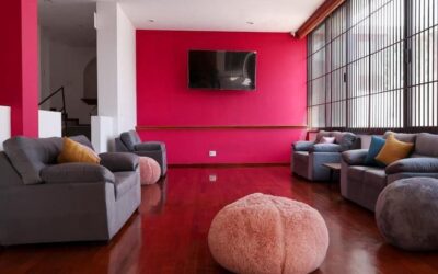 DAN APOYO A ADULTOS MAYORES QUE PERDIERON SU CASA EN INCENDIO