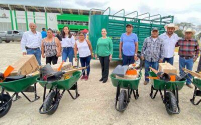 ENTREGAN TRACTORES Y HERRAMIENTAS A PRODUCTORES DE LA HUASTECA