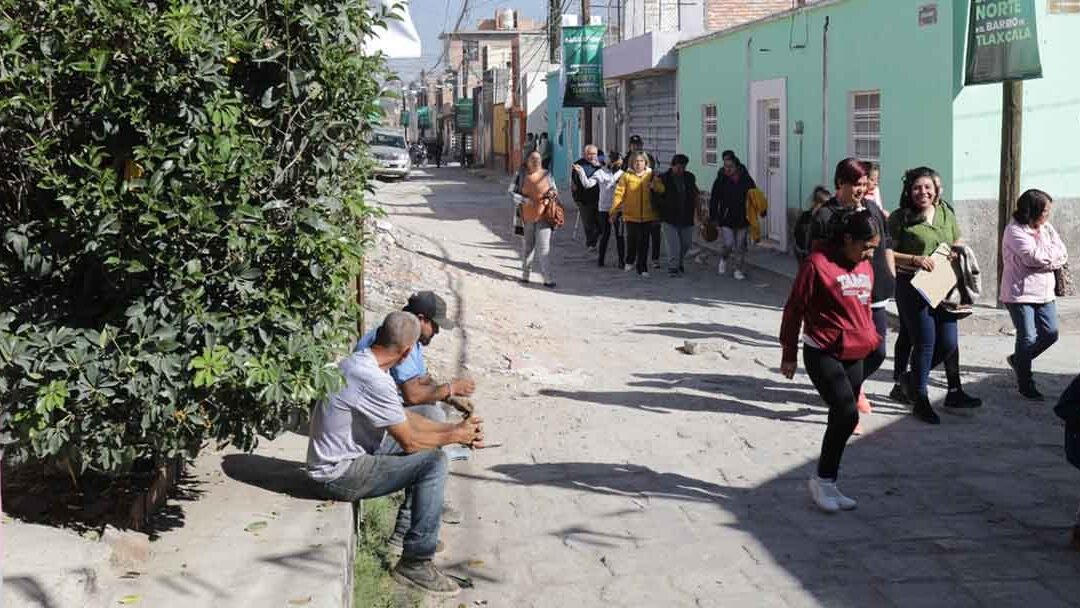ARRANCA PAVIMENTACIÓN DE LA CALLE AZTECA NORTE
