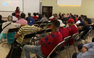 DOCENTES DE EDUCACIÓN FÍSICA RECIBEN CAPACITACIÓN