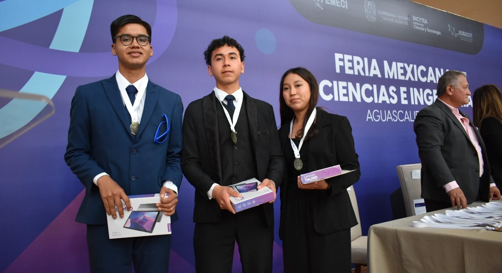 DESTACAN POTOSINOS EN LA FERIA NACIONAL DE CIENCIAS