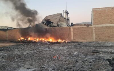 CUERPOS DE EMERGENCIA ATIENDEN INCENDIO EN LA ZONA INDUSTRIAL