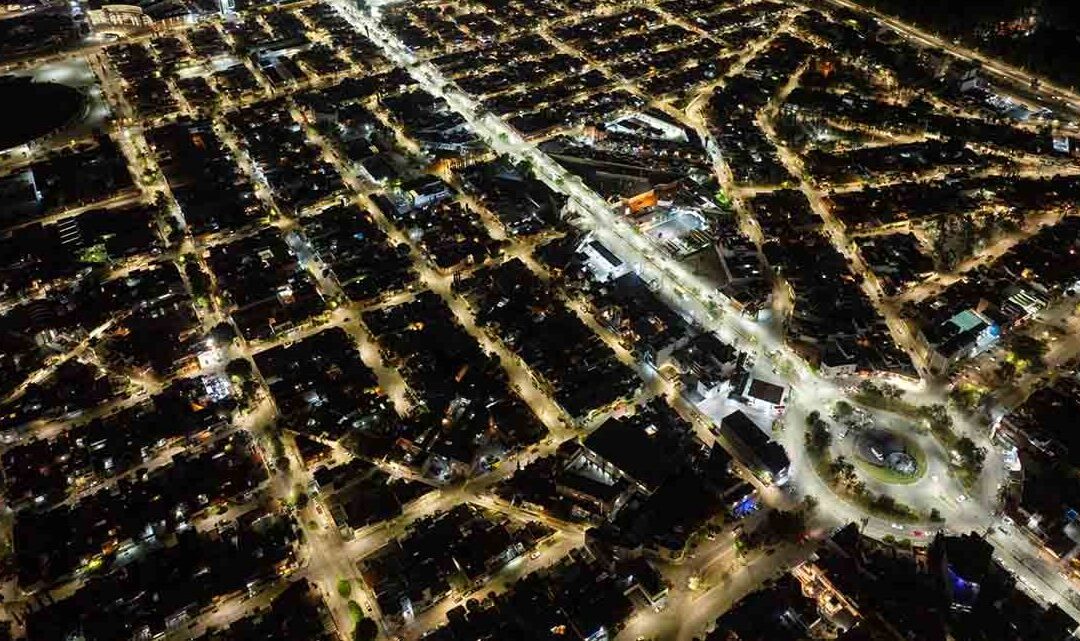 ENTREGAN NUEVA ILUMINACIÓN EN AVENIDA HIMNO NACIONAL DE LA CAPITAL