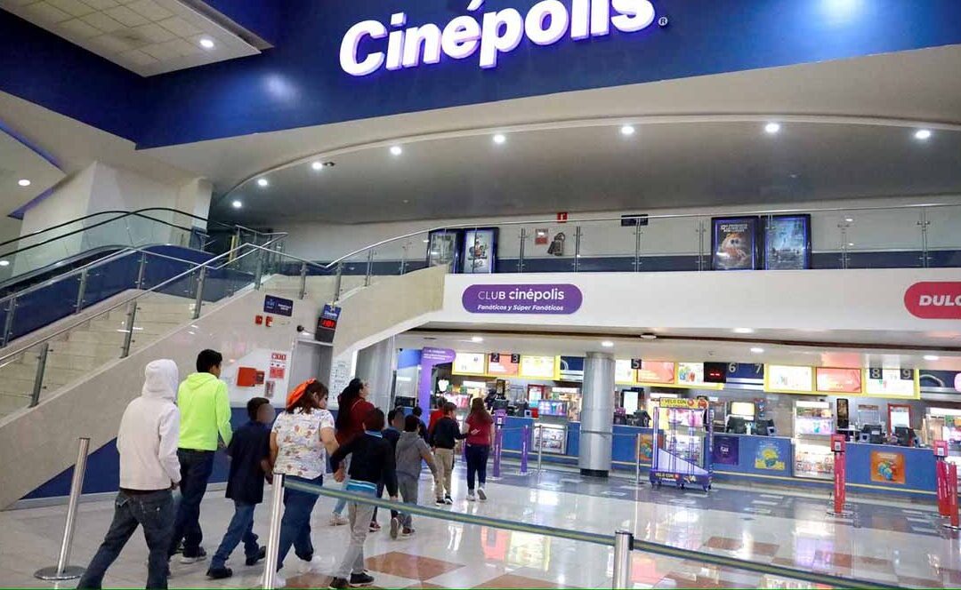 NIÑOS DE CENTRO DE ASISTENCIA SOCIAL DISFRUTAN DE FUNCIÓN DE CINE GRATUITA