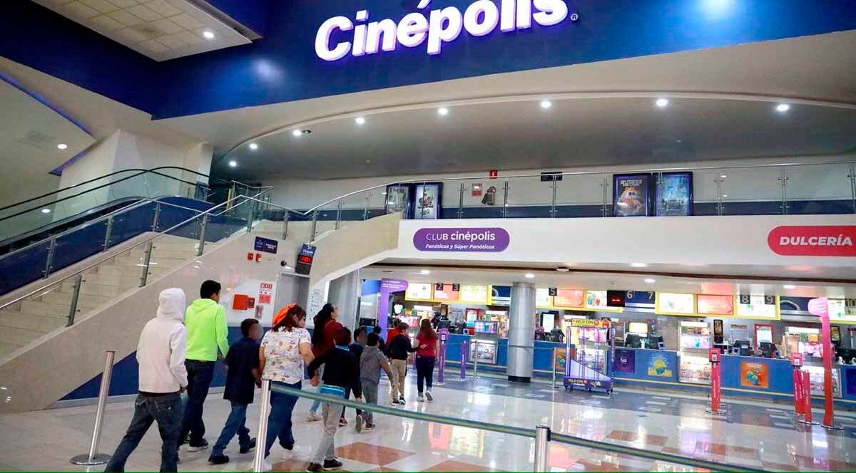 NIÑOS DE CENTRO DE ASISTENCIA SOCIAL DISFRUTAN DE FUNCIÓN DE CINE GRATUITA