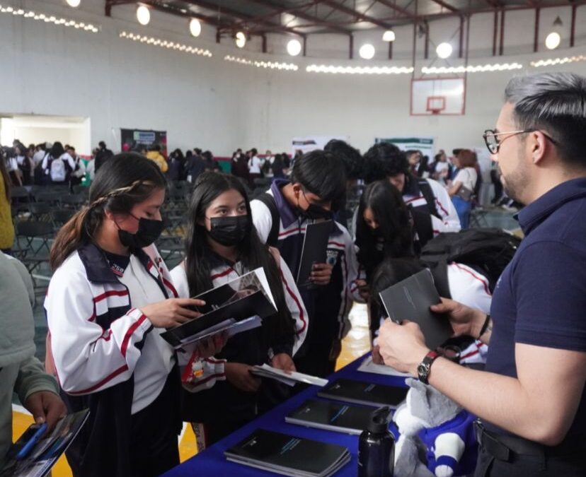 ESTUDIANTES DE VILLA DE REYES PARTICIPAN EN PLÁTICA DE ORIENTACIÓN PROFESIONAL