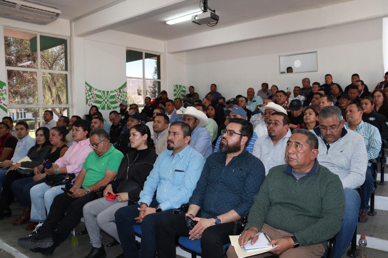 GOBIERNO PROMUEVE PERMANENTE CAPACITACIÓN A POLICÍAS MUNICIPALES