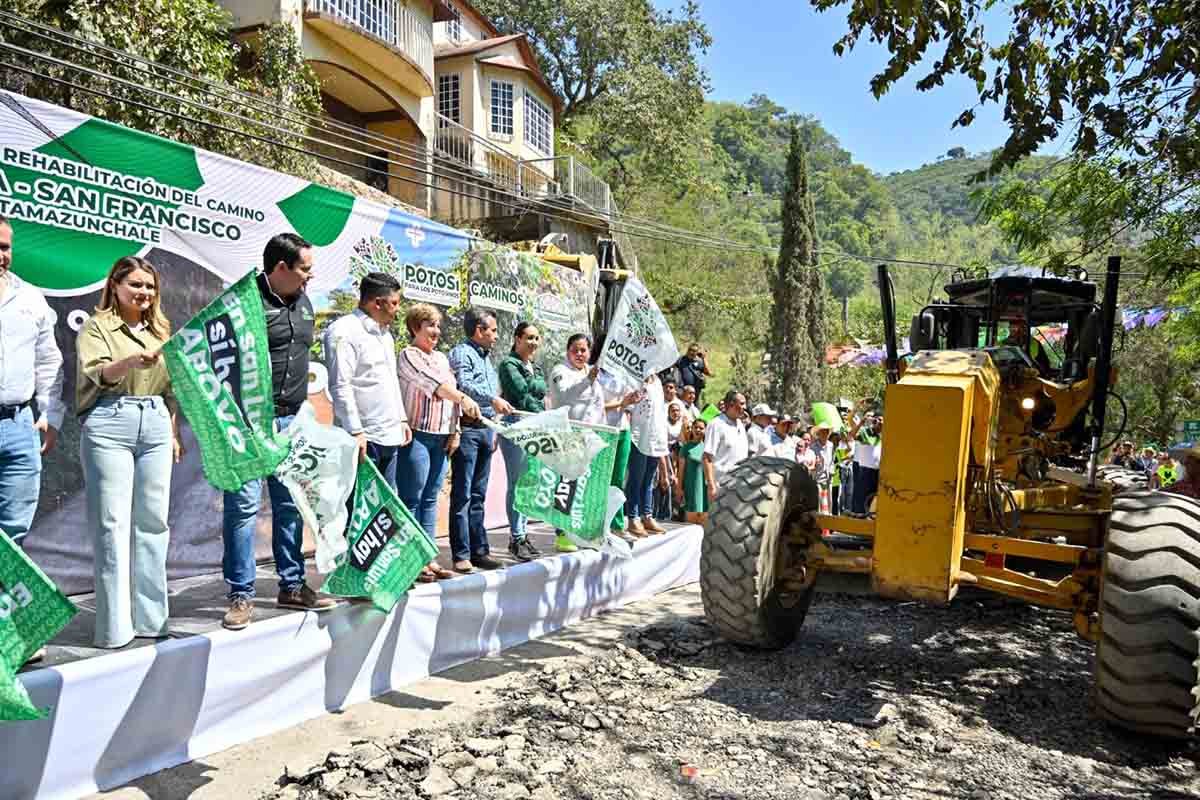 RICARDO GALLARDO RECONSTRUYE CAMINO RURAL EN TAMAZUNCHALE