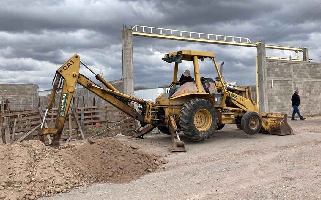 REALIZAN OBRAS DE EXCAVACIÓN PARA ALOJAR SISTEMA DE DRENAJE