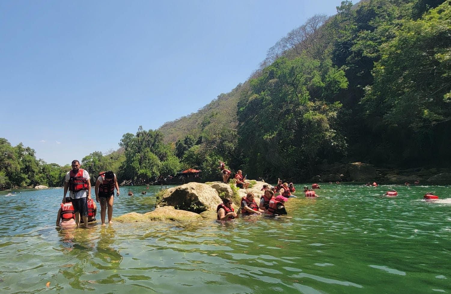 GOBIERNO Y AYUNTAMIENTOS BRINDAN ATENCIÓN A TURISTAS