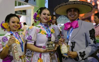 PROMOCIONAN MEZCALES POTOSINOS EN TIANGUIS TURÍSTICO