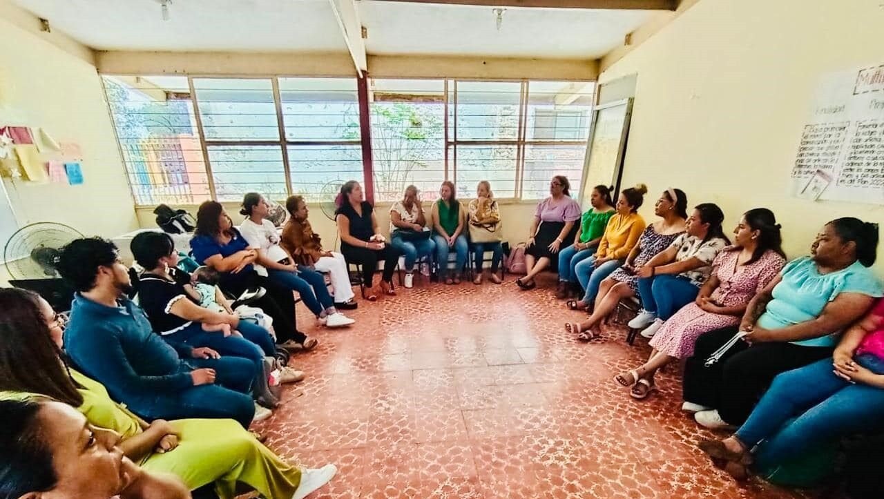 CAPACITAN A DOCENTES PARA FACILITAR RESOLUCIÓN DE CONFLICTOS EN EL ÁMBITO ESCOLAR