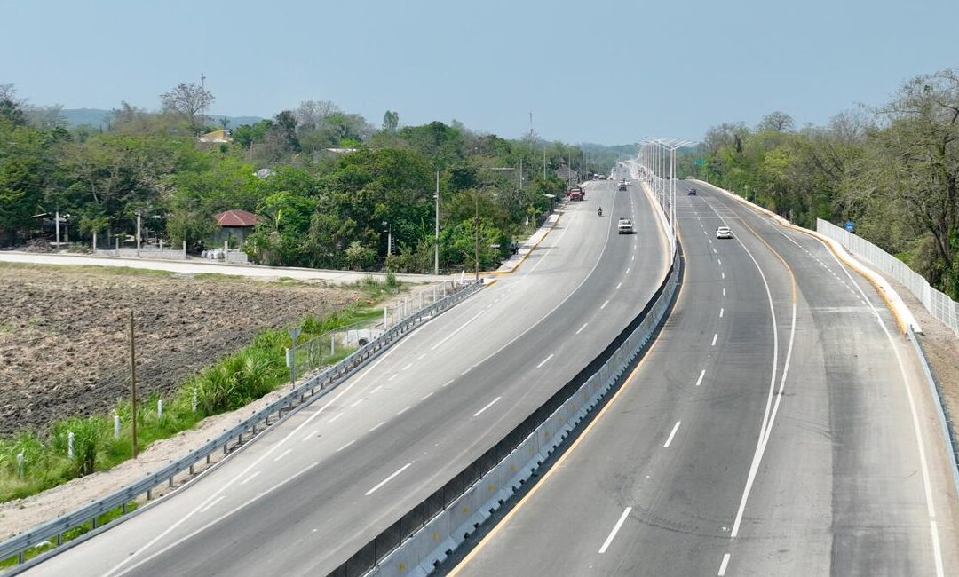 SUPERVISAN AVANCES DE SUPERCARRETERA CIUDAD VALLES-TAMAZUNCHALE