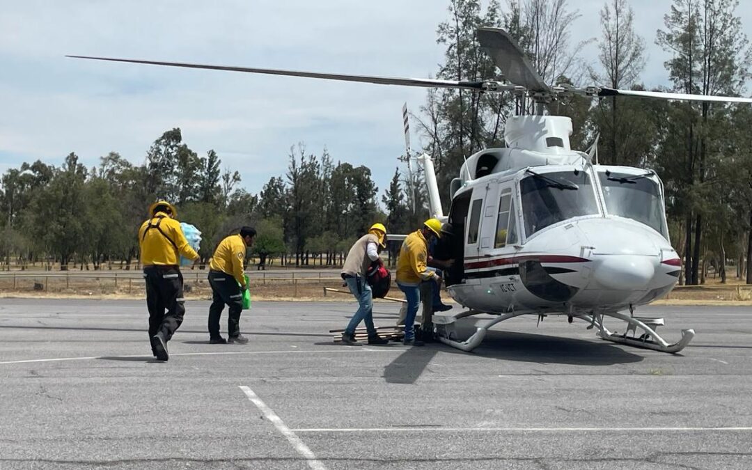 SUMAN HELICÓPTEROS AL COMBATE DEL INCENDIO EN SANTA MARÍA DEL RÍO