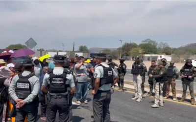 DETIENEN A SUJETOS QUE REALIZABAN BLOQUEOS EN LA CARRETERA 57