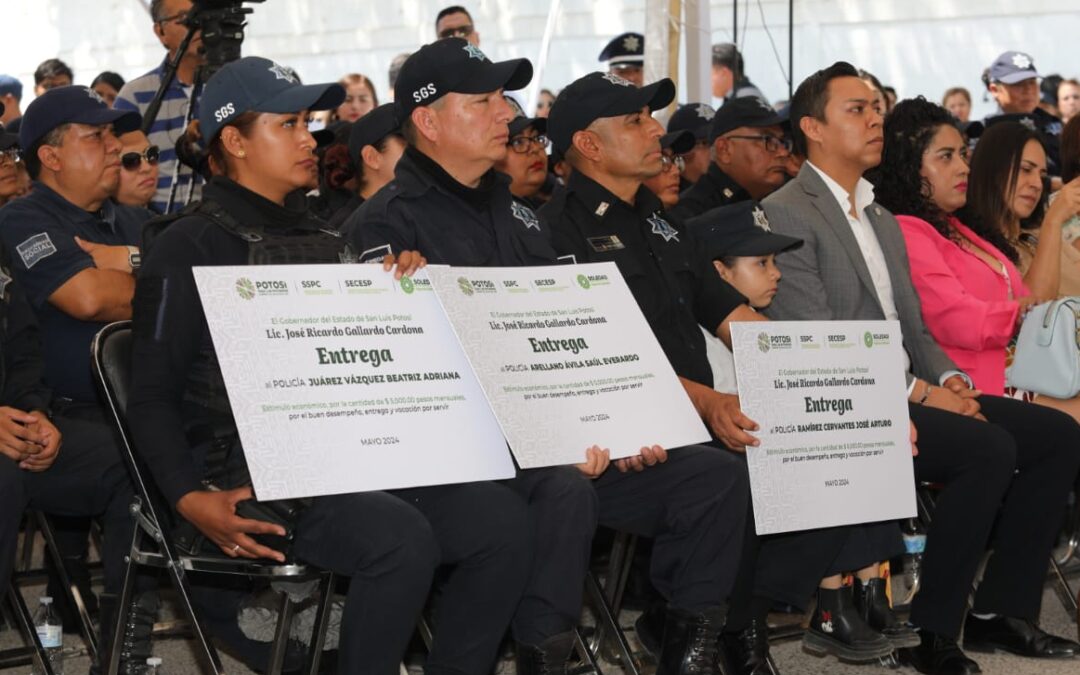 ENTREGAN ESTÍMULOS A POLICÍAS DE SOLEDAD