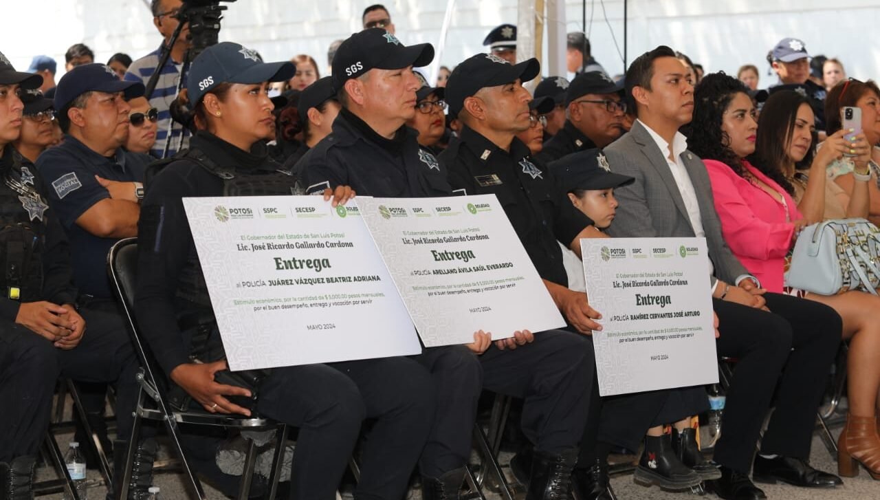 ENTREGAN ESTÍMULOS A POLICÍAS DE SOLEDAD