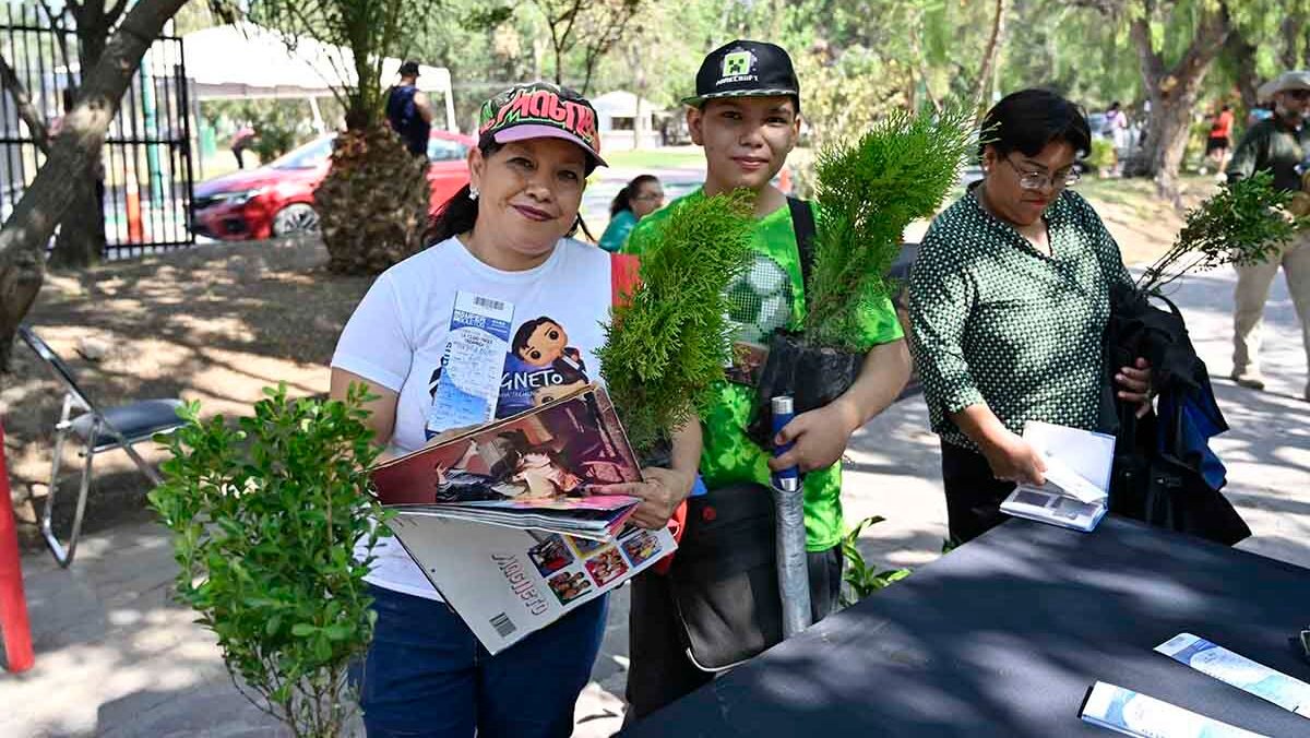 ENTREGAN BOLETOS PARA MERCURIO Y MAGNETO EN TEATRO DE LA CIUDAD
