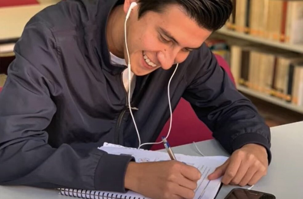 LLEVAN FINANCIAMIENTOS PARA ESTUDIANTES EN APOYO A SU TITULACIÓN