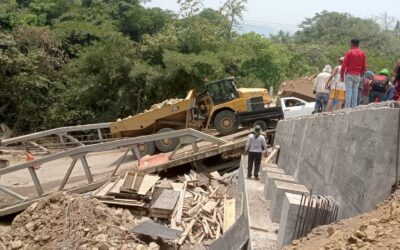 ATIENDEN ACCIDENTE EN PUENTE DE CARRETERA VALLES-TAMAZUNCHALE
