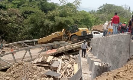 ATIENDEN ACCIDENTE EN PUENTE DE CARRETERA VALLES-TAMAZUNCHALE