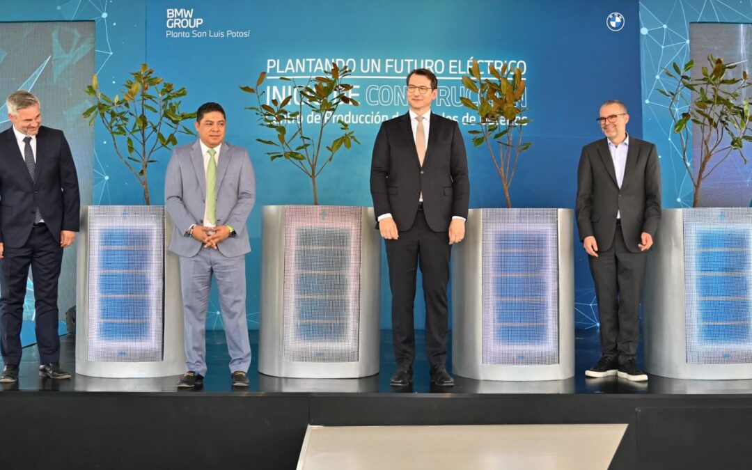 COLOCAN PRIMERA PIEDRA DE NUEVA PLANTA DE BMW EN SAN LUIS POTOSÍ