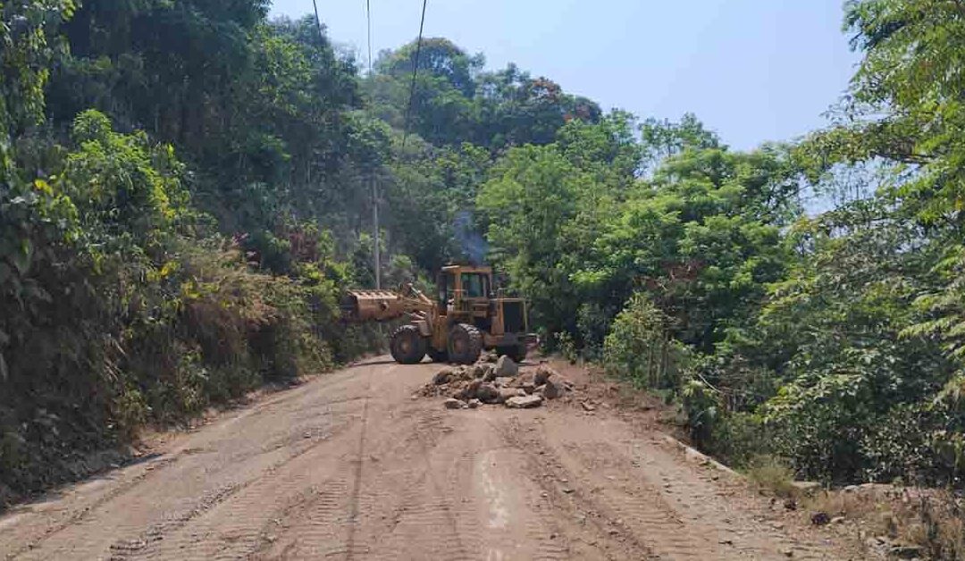 REHABILITAN CAMINOS DE TAMAZUNCHALE AFECTADOS TRAS LLUVIAS