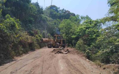 REHABILITAN CAMINOS DE TAMAZUNCHALE AFECTADOS TRAS LLUVIAS
