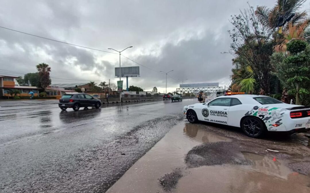 MANTIENEN VIGILANCIA EN CAMINOS POR LLUVIAS EN EL ESTADO