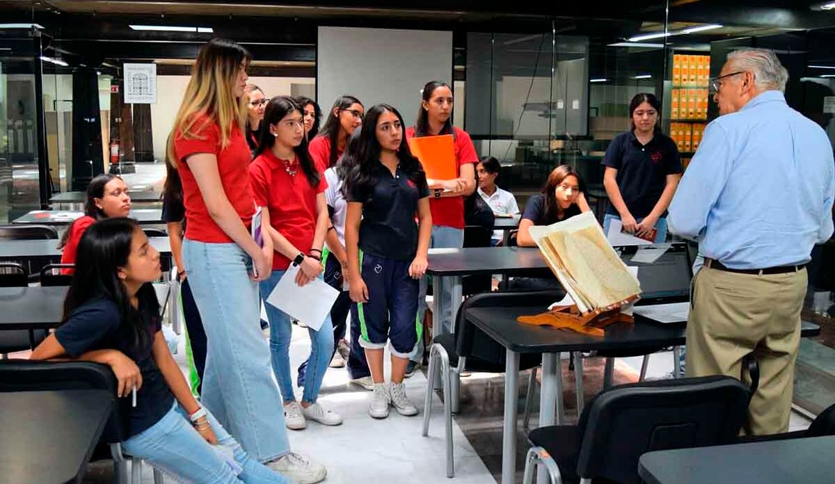 ESTUDIANTES DE SECUNDARIA EXPLORAN EL ARCHIVO HISTÓRICO