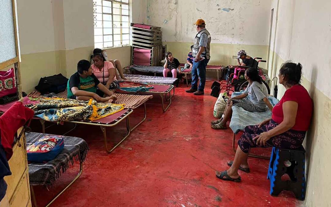 TRASLADAN A VARIAS FAMILIAS A REFUGIOS TEMPORALES EN LA HUASTECA