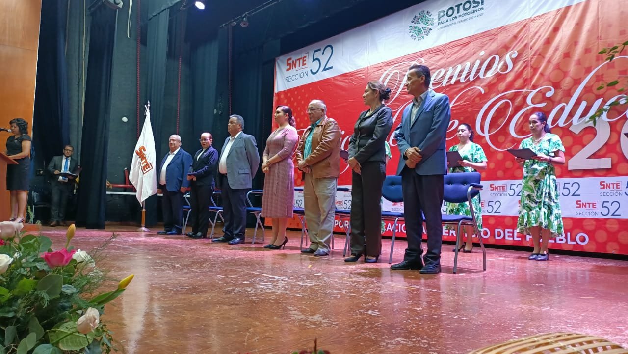 ENTREGAN PREMIOS MUNICIPALES DE EDUCACIÓN 2024