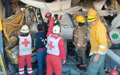 CUERPOS DE EMERGENCIA ATIENDEN ACCIDENTE EN LA CARRETERA 57