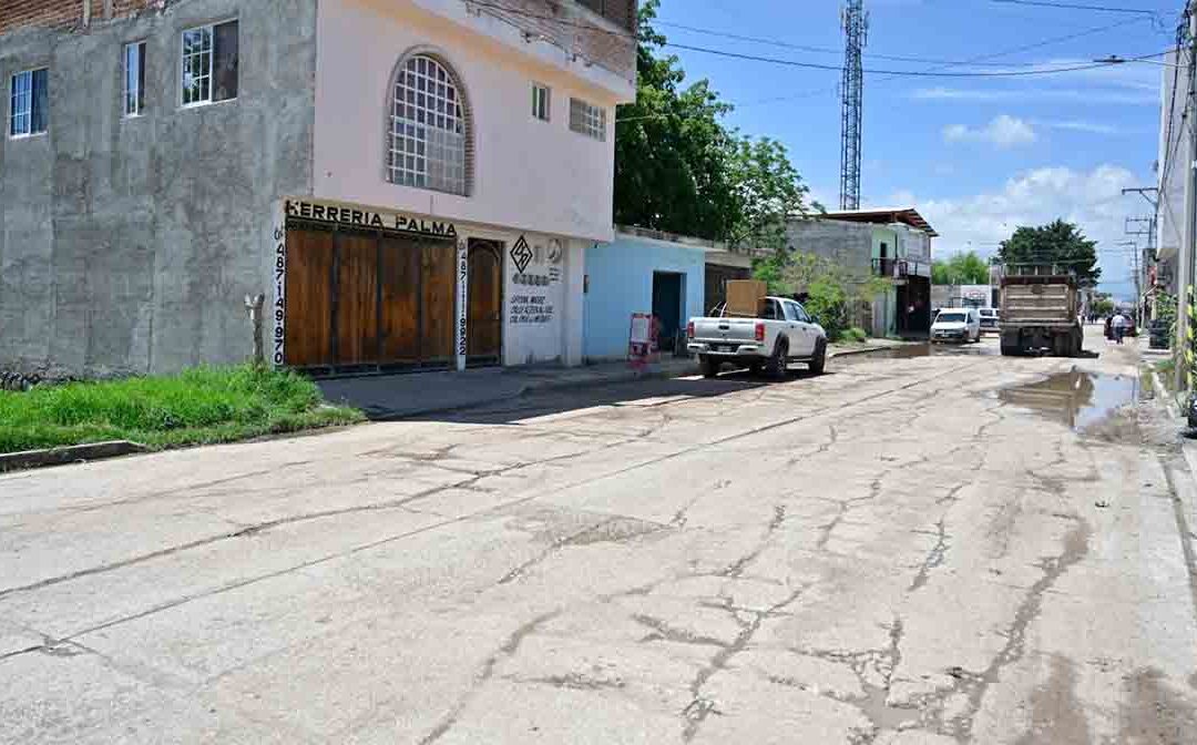 INICIA CONSTRUCCIÓN DE CALLE EJE EDUCATIVO CARLOS JONGUITUD EN CIUDAD FERNÁNDEZ